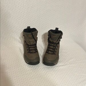 #852 Danner Men's Brown and Black Hiking Boots
